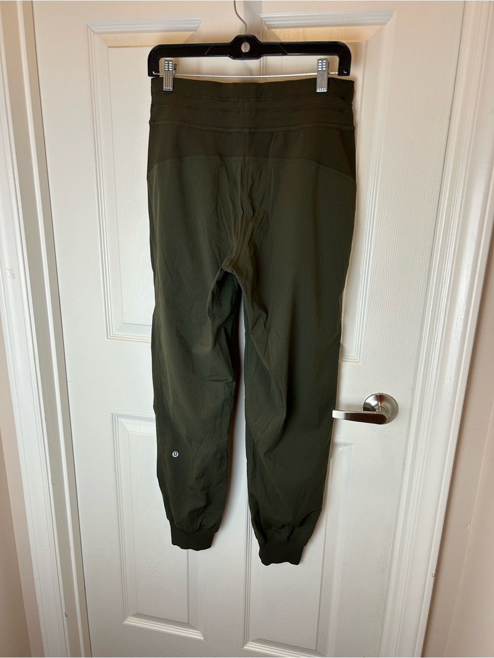 LULUEMON DANCE STUDIO JOGGER PANTS WOMEN OLIVE GREEN DRAWSTRING SIZE 8 - Picture 2 of 9